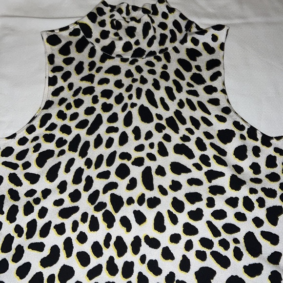 525 AMERICA CHEETAH PRINT SLEEVELESS
TURTLENECK TOP - Picture 3 of 6